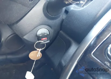 2015 Nissan Versa Note S (Sr)/S Plus/Sl/Sr/Sv z USA, uszkodzony, nr VIN 3N1CE2CP3FL420840